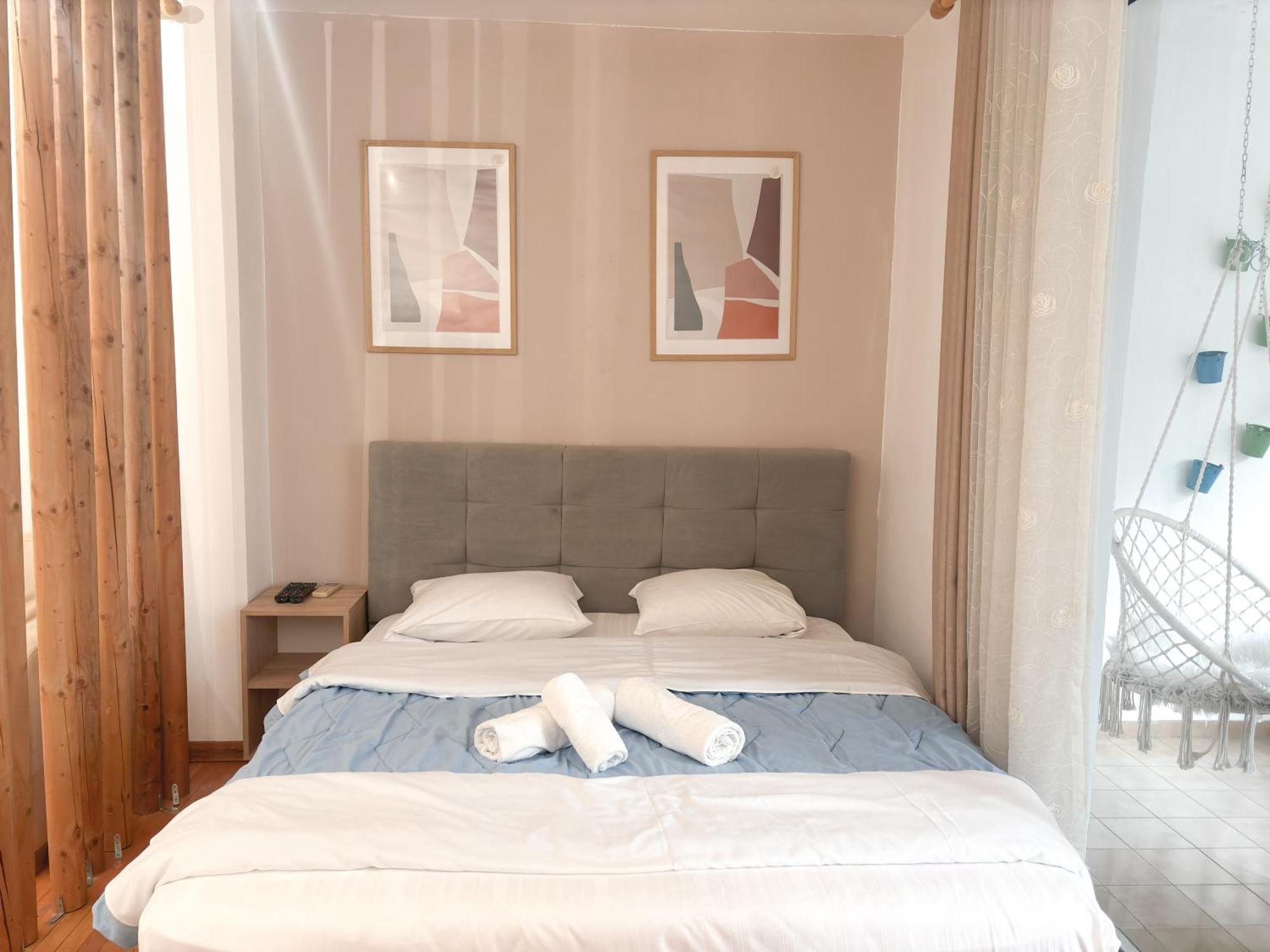 Budget Retreat Tirana & Studios Bagian luar foto