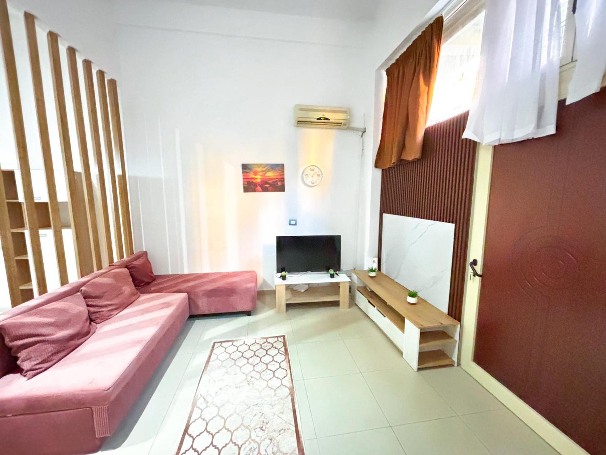 Budget Retreat Tirana & Studios Bagian luar foto