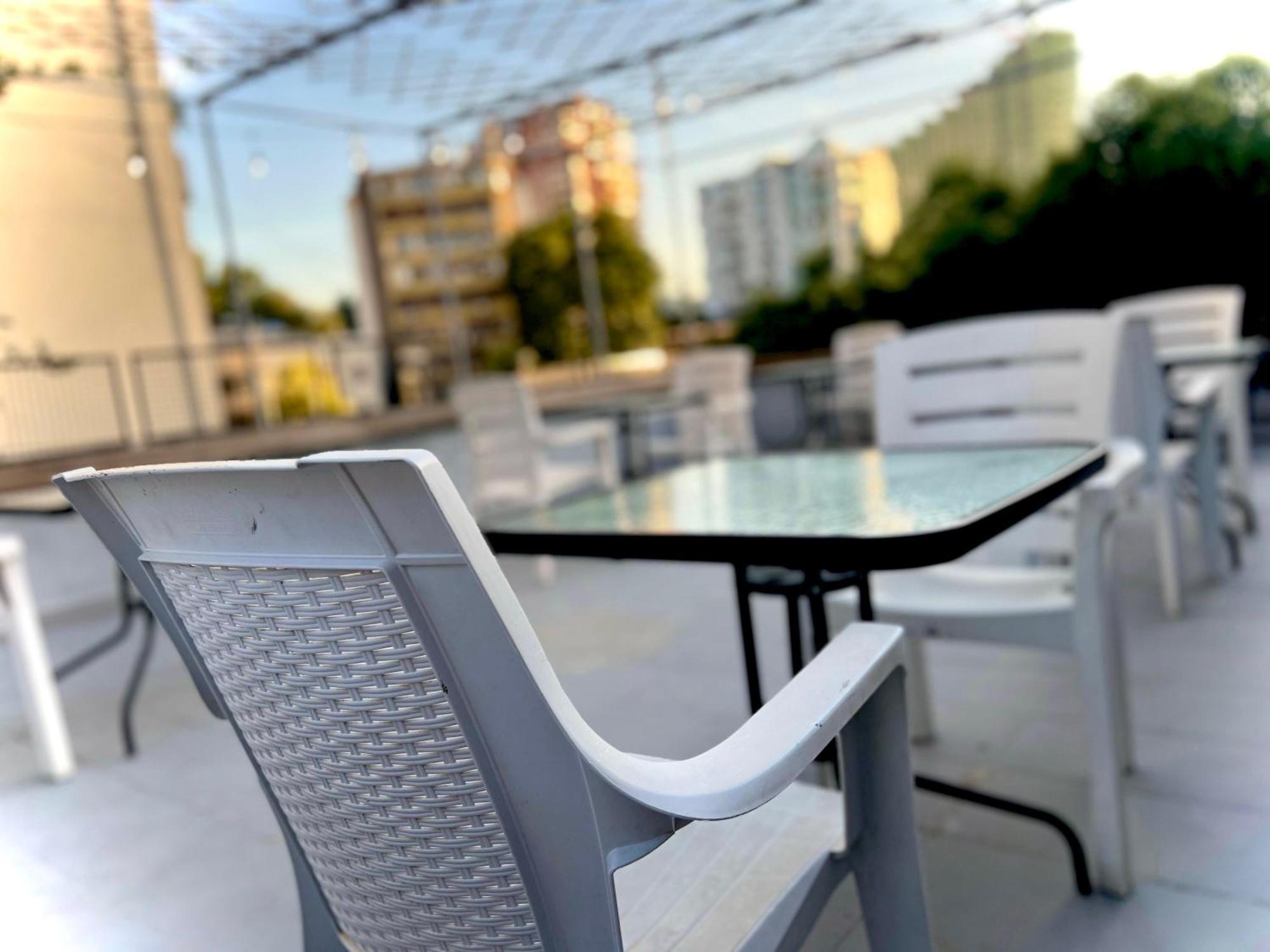 Budget Retreat Tirana & Studios Bagian luar foto
