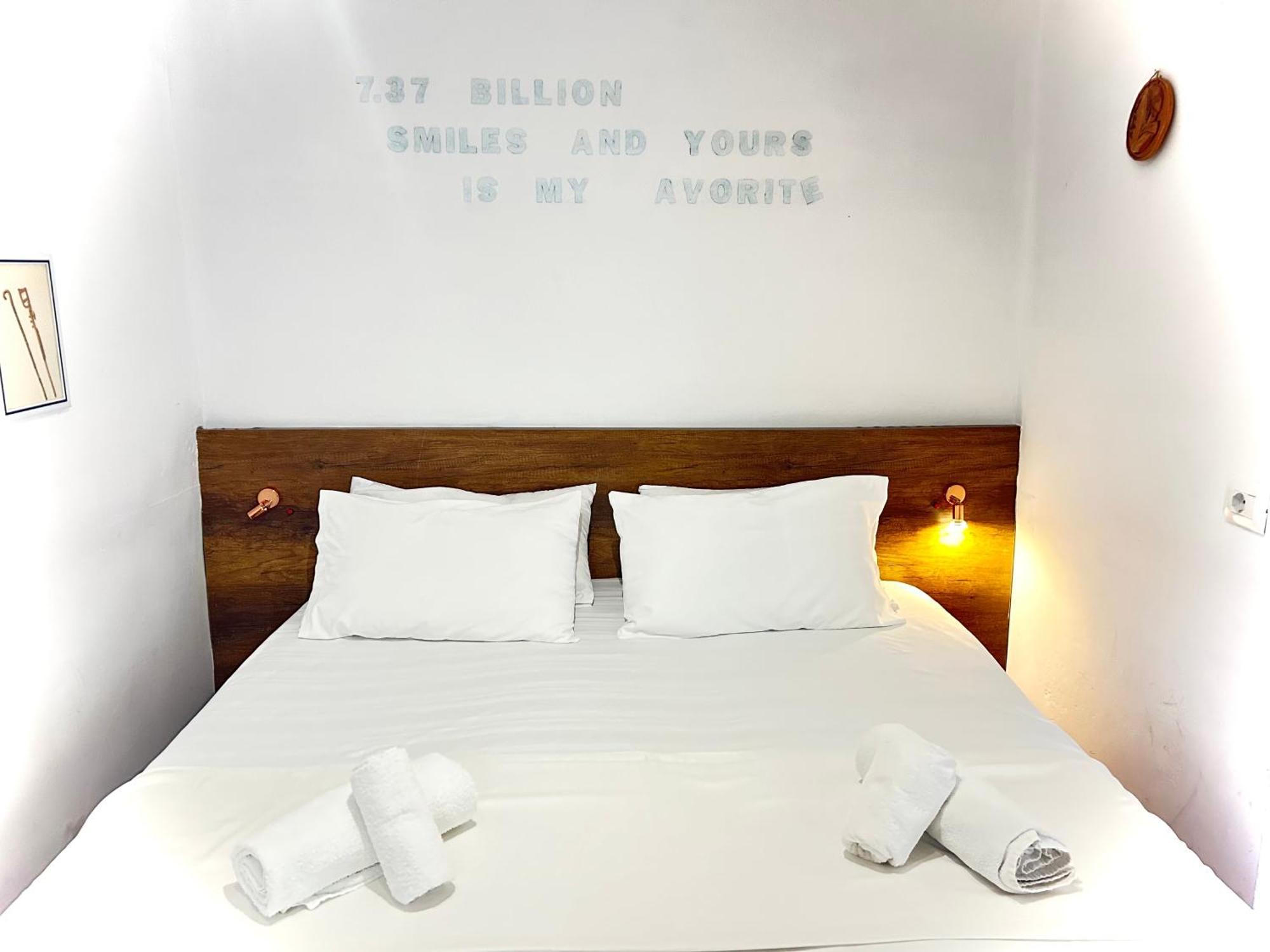 Budget Retreat Tirana & Studios Bagian luar foto