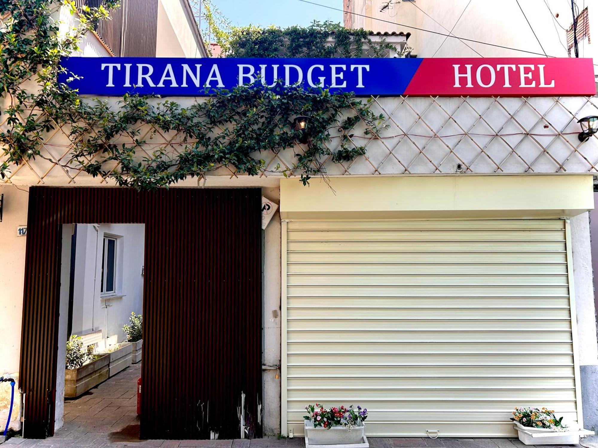Budget Retreat Tirana & Studios Bagian luar foto