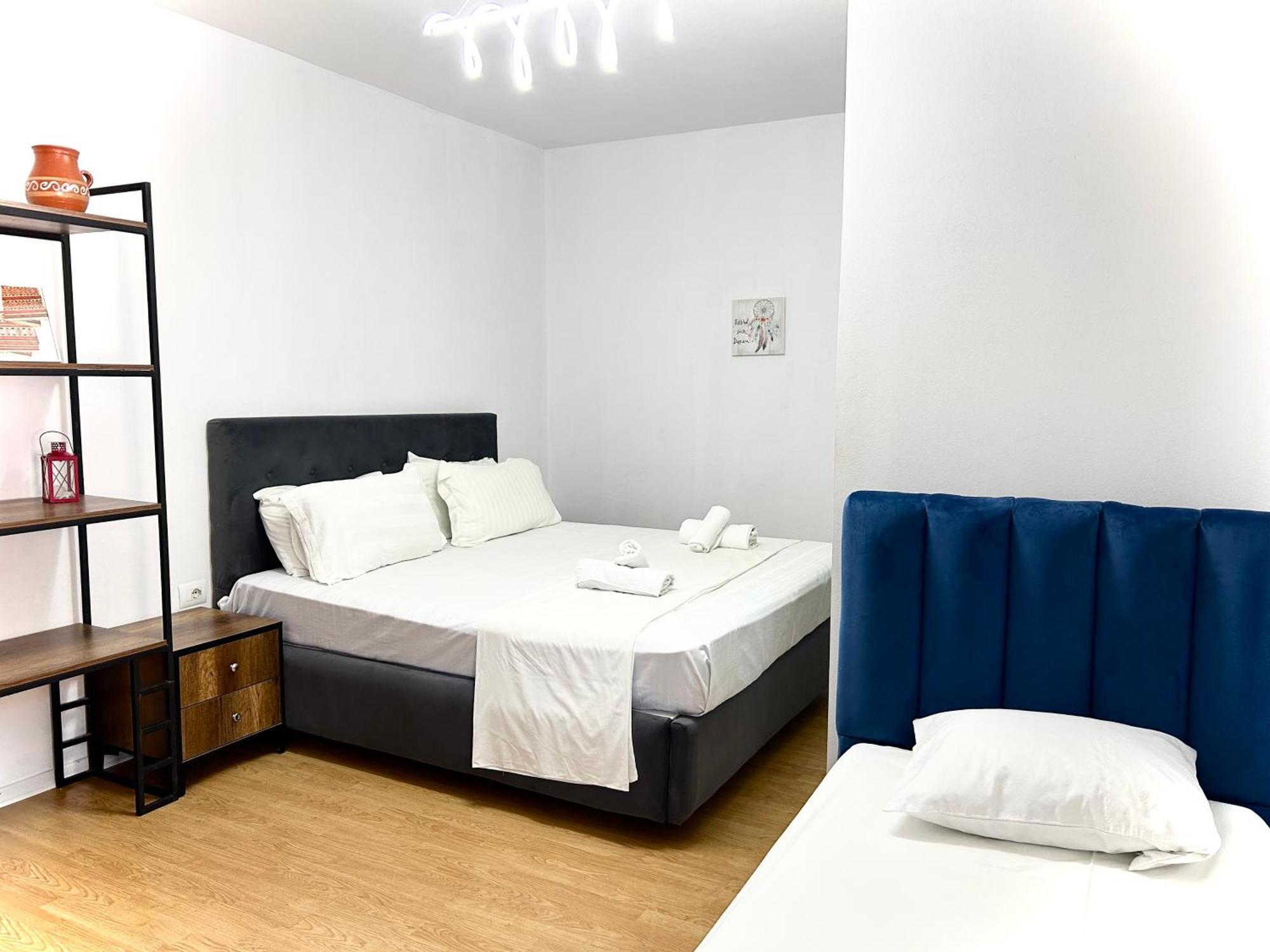Budget Retreat Tirana & Studios Bagian luar foto