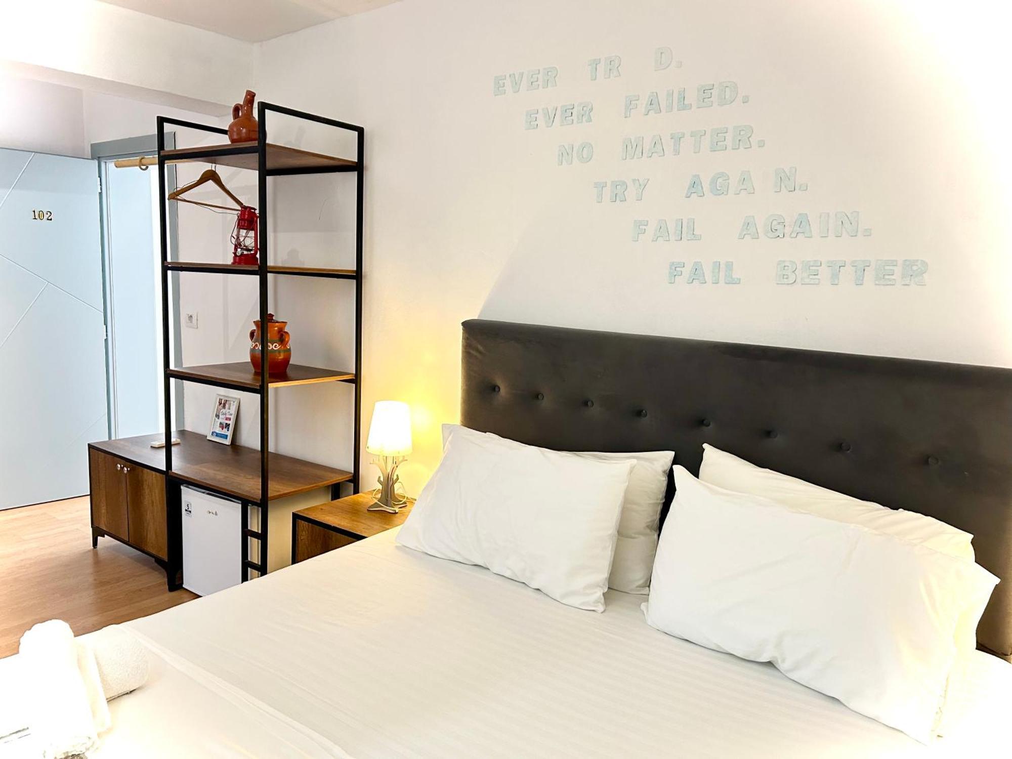 Budget Retreat Tirana & Studios Bagian luar foto