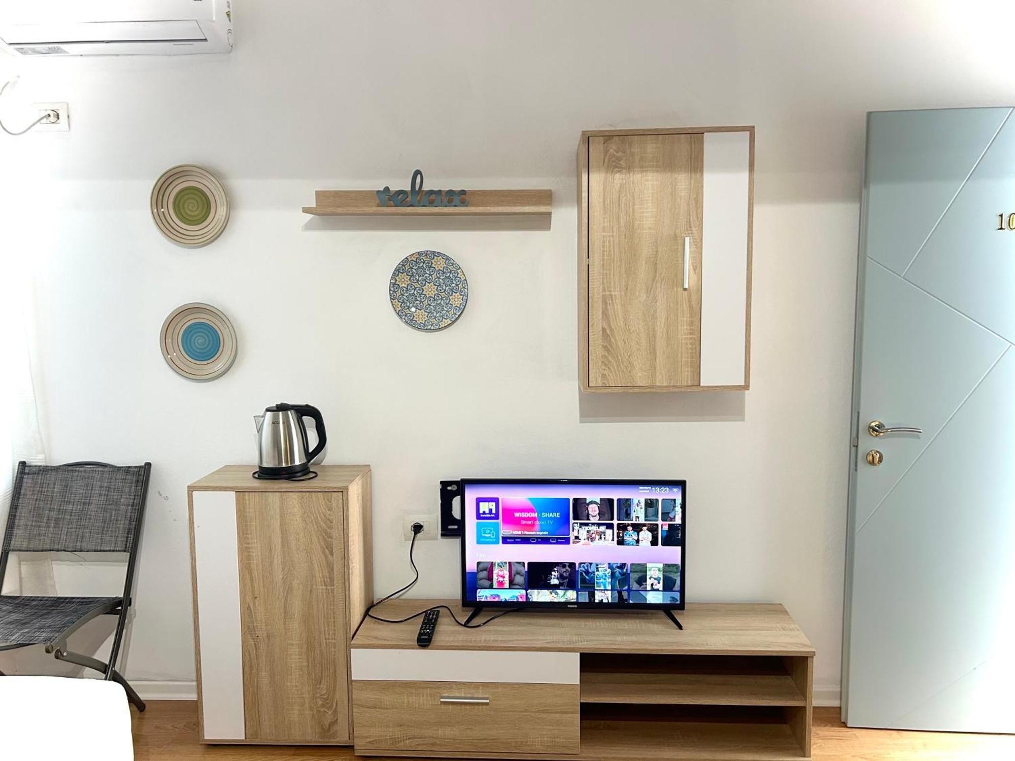 Budget Retreat Tirana & Studios Bagian luar foto