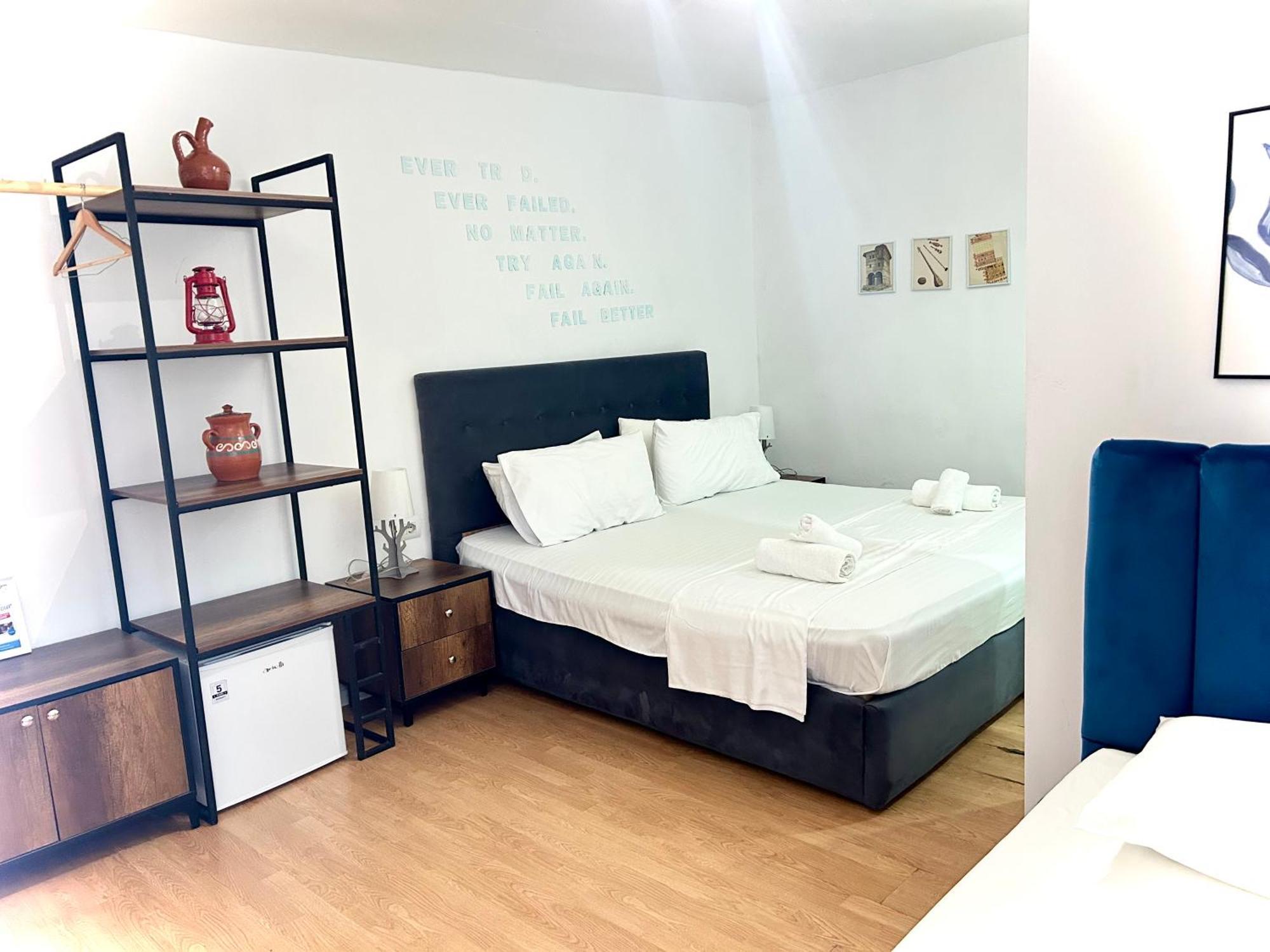 Budget Retreat Tirana & Studios Bagian luar foto